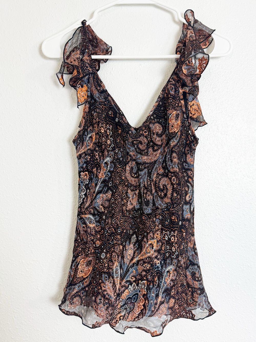 Mannequines silk paisley ruffle sleeve tank blouse